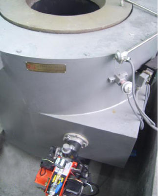 China La capacidad de aluminio del horno fusorio 300kg del crisol de gas modificó color para requisitos particulares proveedor